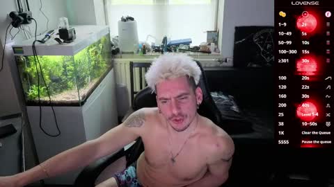 Rayzel online show from April 3, 4:04 pm