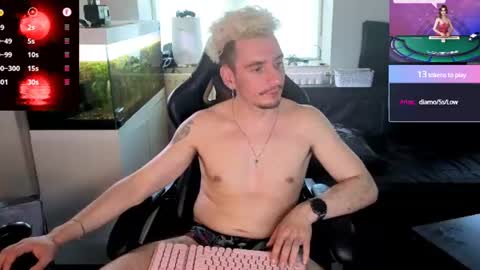 Rayzel White online show from June 26, 5:59 pm