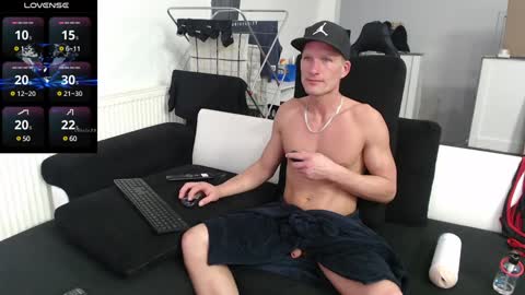 Snapshot of reallyman7 chatting on January 10, 2:25 am Ask me online show from January 10, 2:25 am