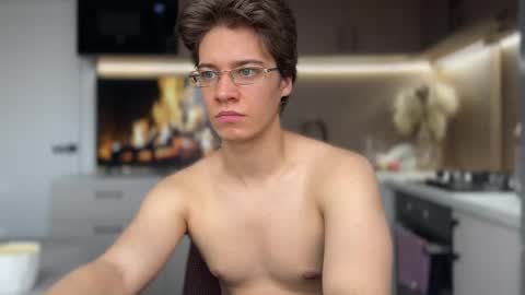 Snapshot of realsupermichael chatting on March 3, 12:32 pm AliceEve online show from March 3, 12:32 pm