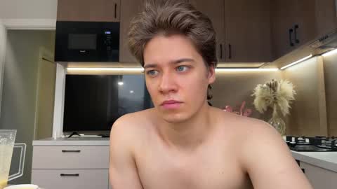 Snapshot of realsupermichael chatting on February 24, 2:26 pm AliceEve online show from February 24, 2:26 pm