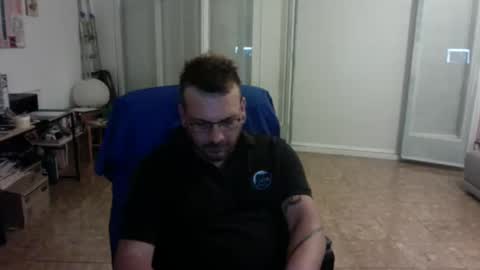 redbonezzzz online show from May 6, 10:10 pm