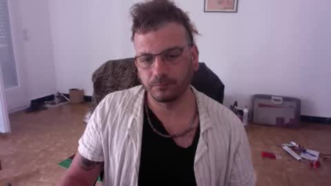 redbonezzzz online show from May 1, 12:19 pm