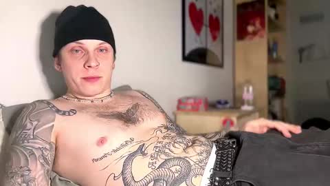 Snapshot of redrumbackwards chatting on January 12, 8:36 am redrum online show from January 12, 8:36 am