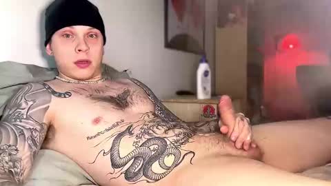 Snapshot of redrumbackwards chatting on December 11, 8:27 pm redrum online show from December 11, 8:27 pm