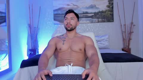 Snapshot of regan_pearson chatting on January 29, 7:32 pm Regan online show from January 29, 7:32 pm