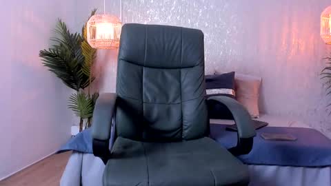 Snapshot of regan_pearson chatting on October 7, 8:18 am Regan online show from October 7, 8:18 am