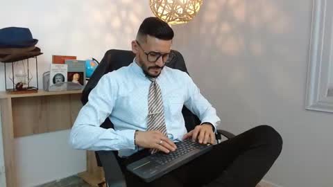   REIKO  online show from February 22, 8:05 pm