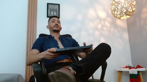   REIKO  online show from December 23, 8:03 pm