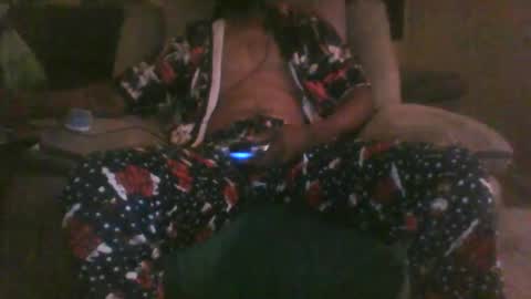 Snapshot of ressespieces25 chatting on February 25, 12:14 am Onny online show from February 25, 12:14 am