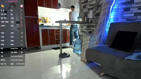 Snapshot of rey_masterhot chatting on October 24, 10:11 pm reymasterhot online show from October 24, 10:11 pm