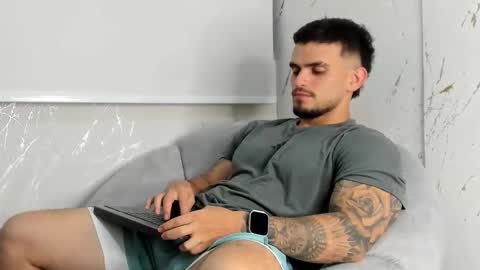 ricardogonzalez666 online show from March 18, 1:08 am