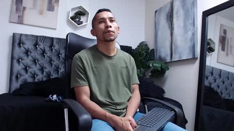 richar_voller online show from December 7, 11:18 am