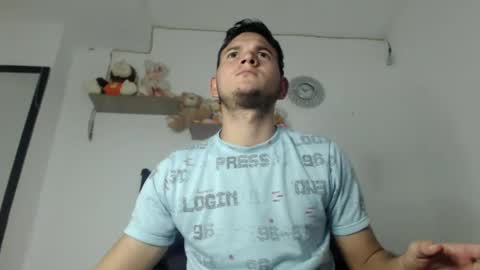 Snapshot of richr_latin_boy chatting on March 4, 2:06 am rich online show from March 4, 2:06 am