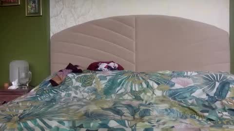 Snapshot of rifraf1986 chatting on October 12, 10:31 am rifraf1986 online show from October 12, 10:31 am