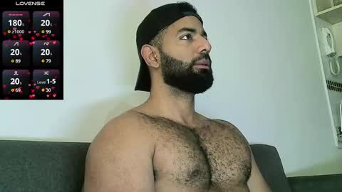 Snapshot of roa32sebas chatting on January 13, 3:47 pm SebasRoa online show from January 13, 3:47 pm