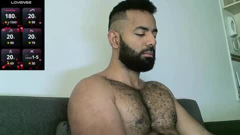 Snapshot of roa32sebas chatting on January 17, 3:11 pm SebasRoa online show from January 17, 3:11 pm