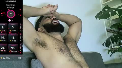 Snapshot of roa32sebas chatting on December 4, 6:17 pm SebasRoa online show from December 4, 6:17 pm