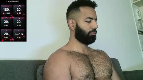 Snapshot of roa32sebas chatting on February 10, 1:55 pm SebasRoa online show from February 10, 1:55 pm