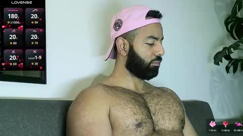 Snapshot of roa32sebas chatting on October 9, 4:56 pm SebasRoa online show from October 9, 4:56 pm