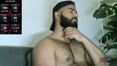 Snapshot of roa32sebas chatting on December 3, 6:17 pm SebasRoa online show from December 3, 6:17 pm