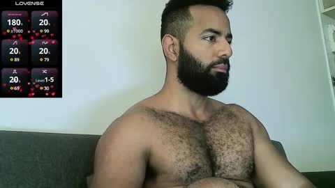 Snapshot of roa32sebas chatting on January 27, 3:18 pm SebasRoa online show from January 27, 3:18 pm