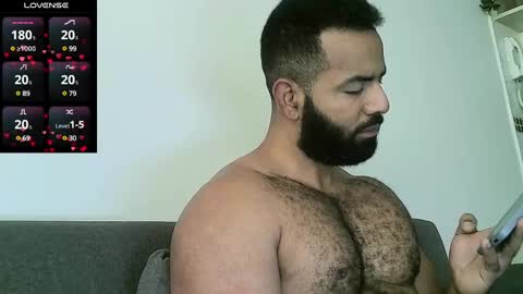 Snapshot of roa32sebas chatting on March 10, 1:43 pm SebasRoa online show from March 10, 1:43 pm