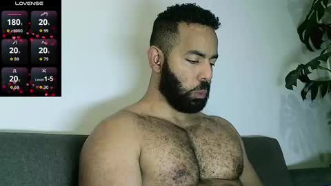 Snapshot of roa32sebas chatting on October 21, 7:17 pm SebasRoa online show from October 21, 7:17 pm