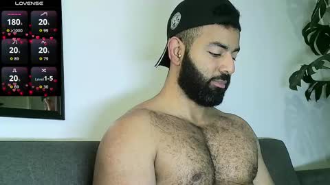 Snapshot of roa32sebas chatting on October 10, 6:24 pm SebasRoa online show from October 10, 6:24 pm