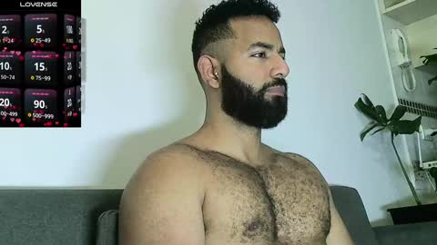 Snapshot of roa32sebas chatting on January 3, 3:01 pm SebasRoa online show from January 3, 3:01 pm