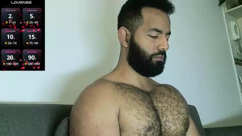 Snapshot of roa32sebas chatting on February 25, 2:00 pm SebasRoa online show from February 25, 2:00 pm