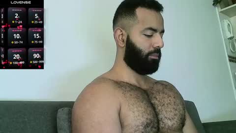 Snapshot of roa32sebas chatting on March 4, 3:04 pm SebasRoa online show from March 4, 3:04 pm