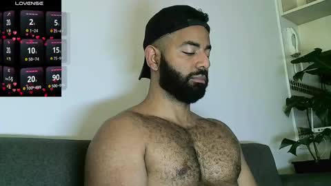 Snapshot of roa32sebas chatting on December 17, 3:39 pm SebasRoa online show from December 17, 3:39 pm