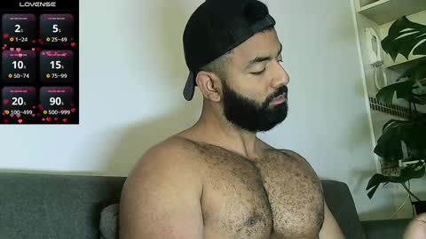 Snapshot of roa32sebas chatting on December 7, 6:48 pm SebasRoa online show from December 7, 6:48 pm