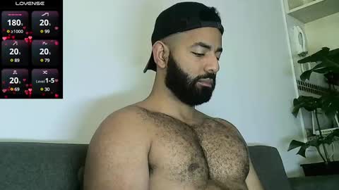 Snapshot of roa32sebas chatting on December 16, 3:43 pm SebasRoa online show from December 16, 3:43 pm