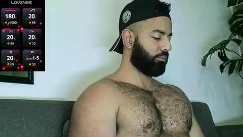 Snapshot of roa32sebas chatting on September 8, 3:55 pm SebasRoa online show from September 8, 3:55 pm