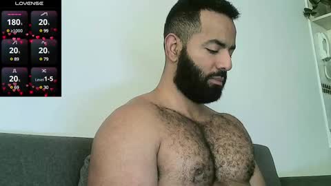 Snapshot of roa32sebas chatting on March 12, 2:01 pm SebasRoa online show from March 12, 2:01 pm