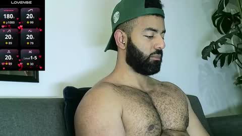 Snapshot of roa32sebas chatting on October 7, 6:45 pm SebasRoa online show from October 7, 6:45 pm