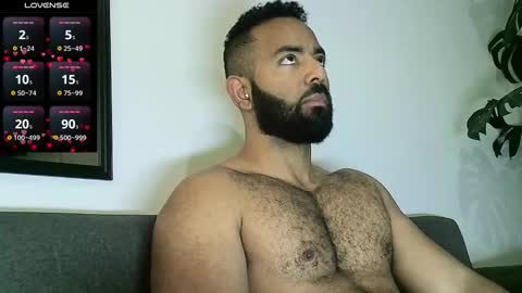 Snapshot of roa32sebas chatting on October 16, 5:54 pm SebasRoa online show from October 16, 5:54 pm