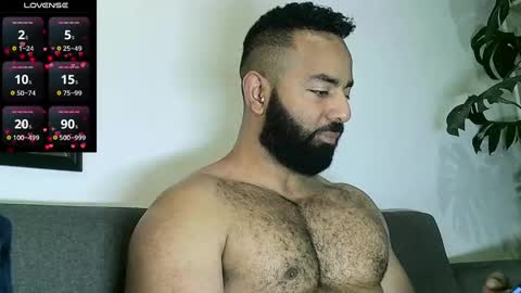 Snapshot of roa32sebas chatting on October 14, 5:31 pm SebasRoa online show from October 14, 5:31 pm