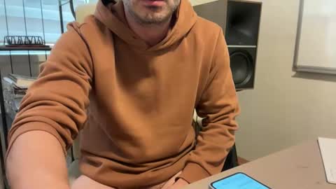 Snapshot of roadbikerider chatting on October 10, 6:29 am 20cm online show from October 10, 6:29 am