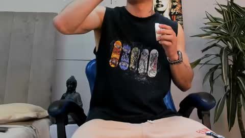Roan Birkin online show from May 15, 10:07 pm