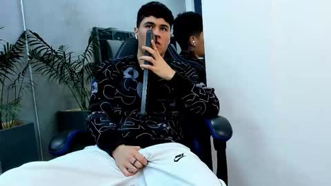 Roan Birkin online show from November 17, 7:39 pm