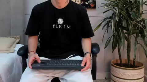 Roan Birkin online show from May 18, 7:40 pm