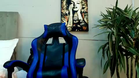 Roan Birkin online show from May 27, 1:57 am