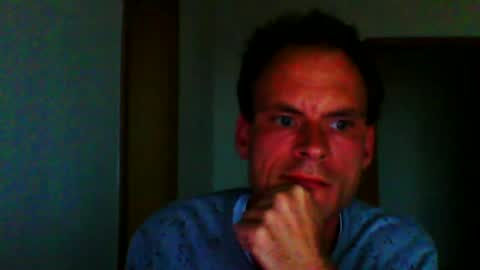 robert27081988 online show from July 20, 7:05 pm