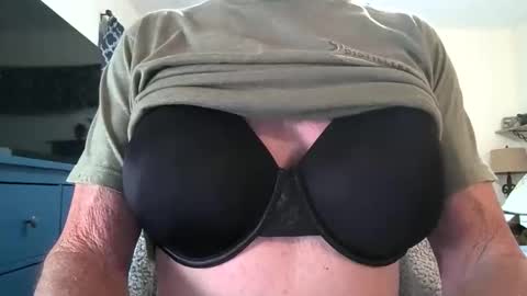 Snapshot of robert45556 chatting on October 23, 8:01 pm robert online show from October 23, 8:01 pm