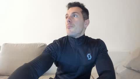 roberto4ever online show from February 15, 1:30 pm