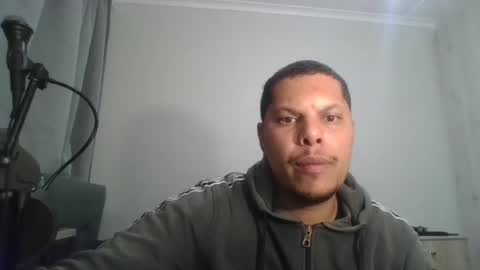 robinidessundercover34 online show from July 5, 1:31 am