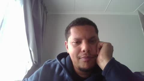 robinidessundercover34 online show from June 16, 12:29 pm
